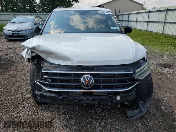 2022 Volkswagen Tiguan SE R-Line Black with VIN 3VV8B7AX8NM086889, listed as a Copart auction lot 63555865 with 32,919 mi miles and Salvage title. Bid and sale history available at DreamBid. Image 5.