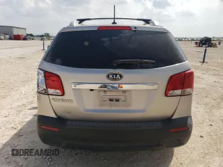 2012 Kia Sorento LX z VIN 5XYKT3A64CG274580, wystawiony jako Copart lot #55513455 z przebiegiem 167 369 mil mil oraz Szkoda całkowita • Salvage title. Historia ofert i sprzedaży dostępna na DreamBid. Obrazek 6.
