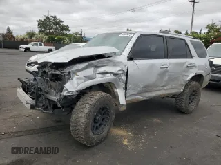 2021 Toyota 4Runner SR5 z VIN JTEMU5JR2M5954544, wystawiony jako Copart lot #66565475 z przebiegiem 85 801 mil mil oraz Szkoda całkowita • Salvage title. Historia ofert i sprzedaży dostępna na DreamBid. Obrazek 1.