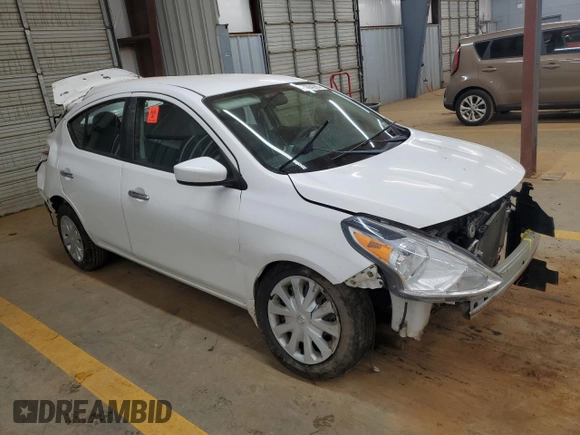 2016 Nissan Versa SV z VIN 3N1CN7AP3GL916917, wystawiony jako Copart lot #55994285 z przebiegiem Nie podano mil oraz Szkoda całkowita • Salvage title. Historia ofert i sprzedaży dostępna na DreamBid. Obrazek 4.