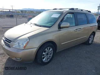 2006 Kia Sedona LX with VIN KNDMB233666040795, listed as a IAAI auction lot 41921051 with 200,410 mi miles and . Bid and sale history available at carsss.com. Image 2.