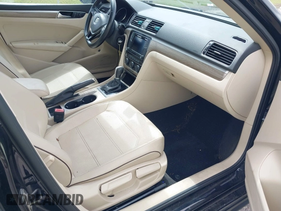 2016 Volkswagen Passat SE z VIN 1VWBS7A35GC047180, wystawiony jako IAAI lot #41650618 z przebiegiem 42 491 mil mil oraz . Historia ofert i sprzedaży dostępna na DreamBid. Obrazek 5.