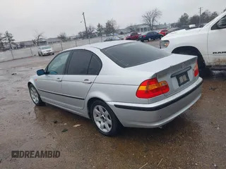 2004 BMW 3 Series 325i with VIN WBAEV33434KR33342, listed as a IAAI auction lot 41567253 with 197,674 mi miles. Bid and sale history available at carsss.com. Image 3.