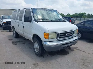 2006 Ford Econoline Passenger XL with VIN 1FBNE31L16DA61915, listed as a IAAI auction lot 42114511 with 226,130 mi miles. Bid and sale history available at carsss.com. Image 1.