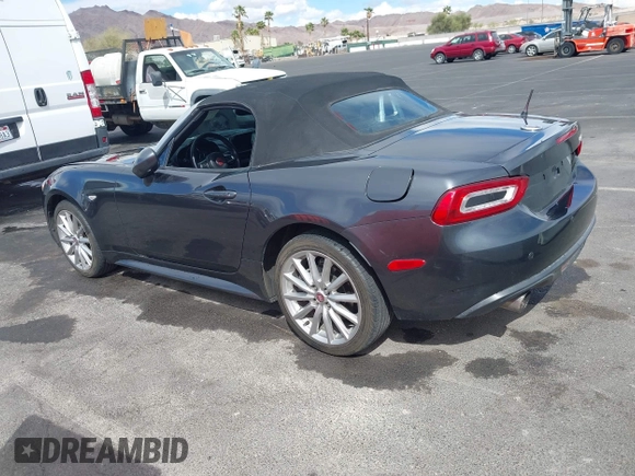 2018 FIAT 124 Spider Classica z VIN JC1NFAEK3J0137856, wystawiony jako IAAI lot #41959793 z przebiegiem 49 513 mil mil oraz . Historia ofert i sprzedaży dostępna na DreamBid. Obrazek 3.