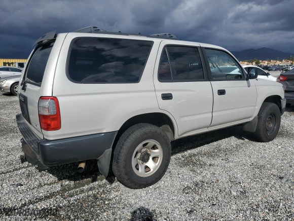 1998 Toyota 4Runner with VIN JT3GM84R4W0028634, listed as a Copart auction lot 45247195 with 338,367 mi miles and Clean Title. Bid and sale history available at carsss.com. Image 3.