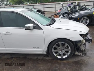 2008 Lincoln MKZ z VIN 3LNHM26TX8R625632, wystawiony jako IAAI lot #41905293 z przebiegiem 205 485 mil mil oraz . Historia ofert i sprzedaży dostępna na DreamBid. Obrazek 18.