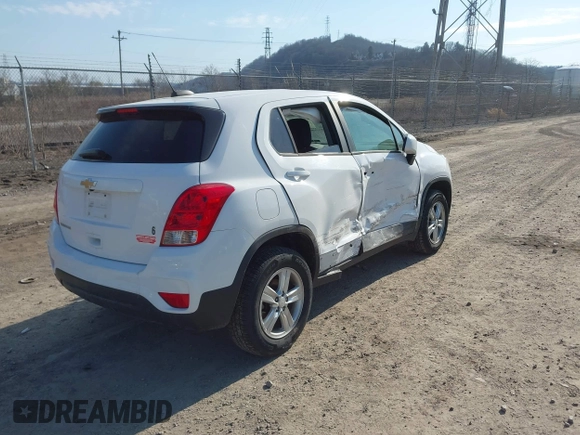 2020 Chevrolet Trax LS with VIN 3GNCJNSB5LL266439, listed as a IAAI auction lot 41763923 with 67,799 mi miles. Bid and sale history available at carsss.com. Image 4.