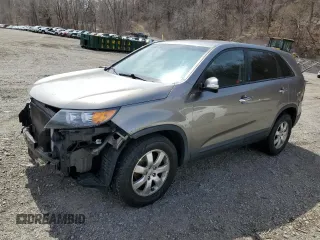 2013 Kia Sorento LX с VIN 5XYKT3A10DG371426, выставлен на аукционе Copart как лот 51944155 с пробегом 194 734 миль миль и Списание • Salvage title. История ставок и продаж доступна на DreamBid. Изображение 1.