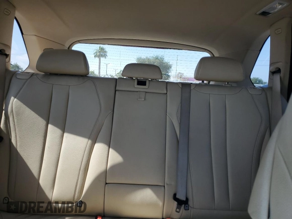 2014 BMW X5 xDrive50i z VIN 5UXKR6C55E0C03032, wystawiony jako Copart lot #57274505 z przebiegiem 107 963 mil mil oraz Czysty tytuł • Clean title. Historia ofert i sprzedaży dostępna na DreamBid. Obrazek 10.
