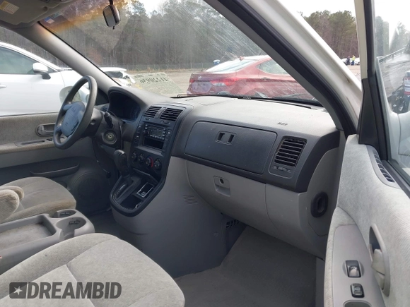 2005 Kia Sedona LX with VIN KNDUP132356708456, listed as a IAAI auction lot 41220936 with 172,960 mi miles. Bid and sale history available at carsss.com. Image 5.