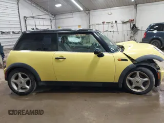 2005 MINI Hardtop with VIN WMWRC33595TJ70125, listed as a IAAI auction lot 42039711 with 178,091 mi miles and . Bid and sale history available at DreamBid. Image 13.