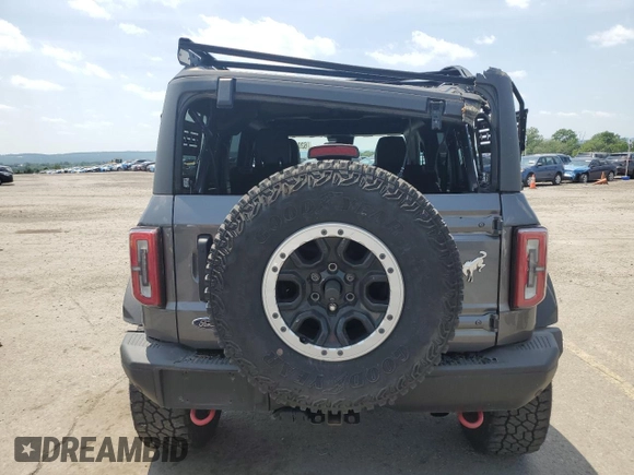 2023 Ford Bronco z VIN 1FMEE5DP0PLA94154, wystawiony jako Copart lot #62035445 z przebiegiem 47 559 mil mil oraz Szkoda całkowita • Salvage title. Historia ofert i sprzedaży dostępna na DreamBid. Obrazek 6.