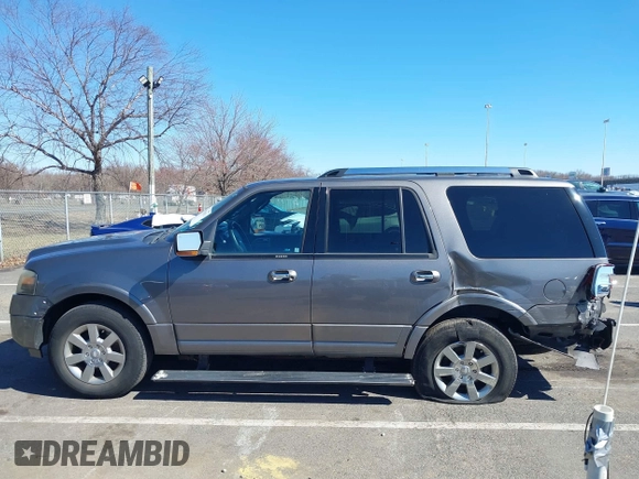 2010 Ford Expedition Limited z VIN 1FMJU2A52AEB63974, wystawiony jako IAAI lot #41853671 z przebiegiem 198 408 mil mil oraz . Historia ofert i sprzedaży dostępna na DreamBid. Obrazek 14.
