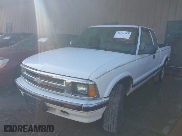 1996 Chevrolet S-10 LS with VIN 1GCDT19W9TK207551, listed as a IAAI auction lot 41369981 with 180,189 mi miles and . Bid and sale history available at DreamBid. Image 2.