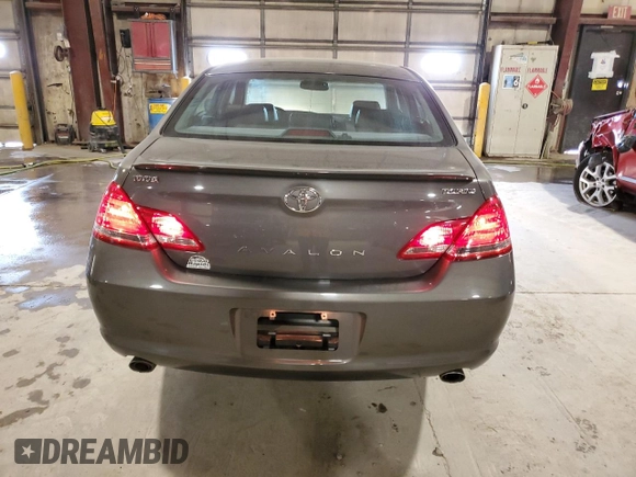 2007 Toyota Avalon XL z VIN 4T1BK36B77U177561, wystawiony jako Copart lot #53161905 z przebiegiem 122 840 mil mil oraz Szkoda całkowita • Salvage title. Historia ofert i sprzedaży dostępna na DreamBid. Obrazek 6.