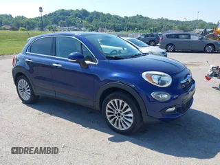 2016 FIAT 500X Lounge z VIN ZFBCFYDT3GP360656, wystawiony jako IAAI lot #39720445 z przebiegiem 52 736 mil mil oraz . Historia ofert i sprzedaży dostępna na DreamBid. Obrazek 1.