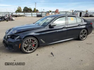 2022 BMW 5 Series M550i xDrive z VIN WBA13BK04NCH92986, wystawiony jako Copart lot #77705624 z przebiegiem Nie podano mil oraz Szkoda całkowita • Salvage title. Historia ofert i sprzedaży dostępna na DreamBid. Obrazek 1.