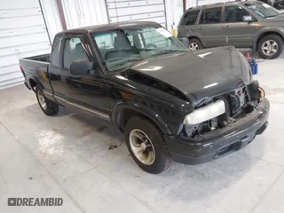 2000 Chevrolet S-10 LS with VIN 1GCCS1943YK168119, listed as a IAAI auction lot 41409246 with 194,506 mi miles. Bid and sale history available at carsss.com. Image 1.