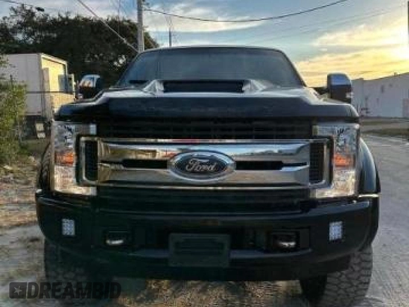 2004 Ford Excursion Eddie Bauer with VIN 1FMSU45P14EA06923, listed as a Copart auction lot 52830855 with 186,217 mi miles and Clean Title. Bid and sale history available at DreamBid. Image 5.