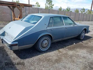 1985 Cadillac Seville z VIN 1G6KS698XFE804240, wystawiony jako IAAI lot #42125052 z przebiegiem 11 322 mil mil oraz . Historia ofert i sprzedaży dostępna na DreamBid. Obrazek 4.