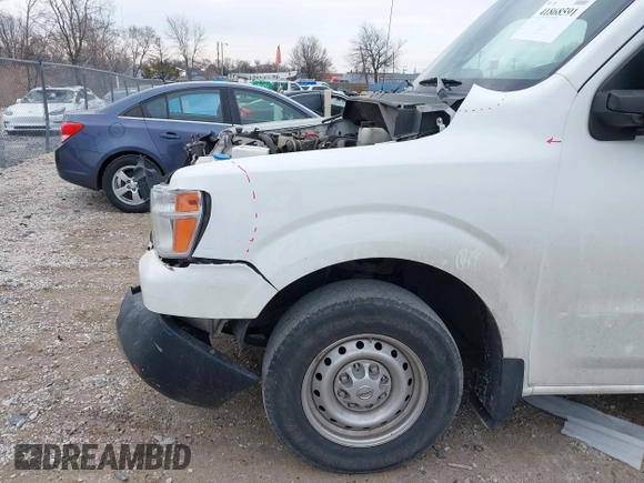 2018 Nissan NV Cargo S z VIN 1N6BF0LY0JN807791, wystawiony jako IAAI lot #41868591 z przebiegiem 128 813 mil mil oraz . Historia ofert i sprzedaży dostępna na DreamBid. Obrazek 22.
