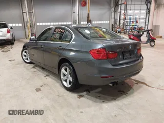 2015 BMW 3 Series 328i xDrive с VIN WBA3B5C57FP652994, выставлен на аукционе IAAI как лот 41917971 с пробегом 171 342 миль миль и . История ставок и продаж доступна на DreamBid. Изображение 3.