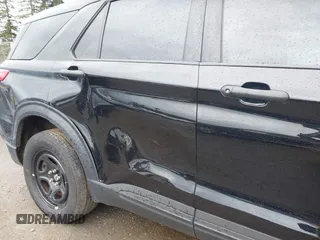 2022 Ford Police Interceptor Utility z VIN 1FM5K8AW2NNA08981, wystawiony jako IAAI lot #41857684 z przebiegiem 22 652 mil mil oraz . Historia ofert i sprzedaży dostępna na DreamBid. Obrazek 18.