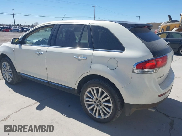 2012 Lincoln MKX with VIN 2LMDJ6JK4CBL00984, listed as a IAAI auction lot 41631192 with 184,198 mi miles. Bid and sale history available at carsss.com. Image 3.