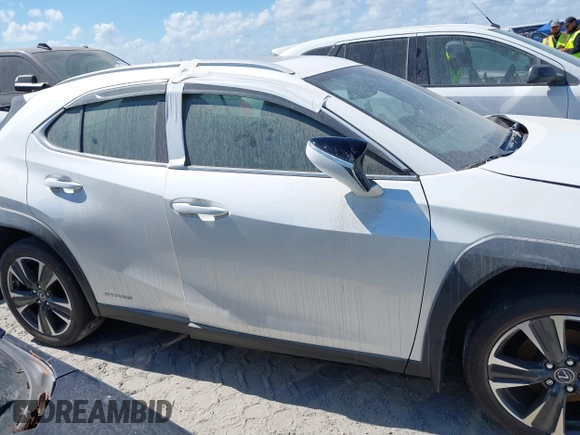 2021 Lexus UX with VIN JTHP9JBH4M2044900, listed as a IAAI auction lot 40543882 with 1 mi miles. Bid and sale history available at carsss.com. Image 14.