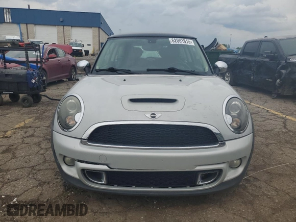 2011 MINI Hardtop S with VIN WMWSV3C58BTY11580, listed as a Copart auction lot 62081615 with 112,336 mi miles and Salvage title. Bid and sale history available at DreamBid. Image 5.
