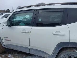 2016 Jeep Renegade Latitude with VIN ZACCJBBT6GPD81497, listed as a IAAI auction lot 41605838 with 167,270 mi miles. Bid and sale history available at carsss.com. Image 14.