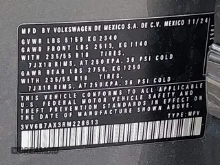 2024 Volkswagen Tiguan Wolfsburg Edition z VIN 3VV6B7AX3RM228613, wystawiony jako IAAI lot #41904996 z przebiegiem 3 129 mil mil oraz . Historia ofert i sprzedaży dostępna na DreamBid. Obrazek 9.