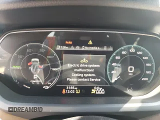 2024 Audi e-tron GT Premium Plus z VIN WAUFJBFW1R7001075, wystawiony jako Copart lot #58714654 z przebiegiem 3185 mil mil oraz Szkody całkowita. Historia ofert i sprzedaży dostępna na DreamBid. Obrazek 9.
