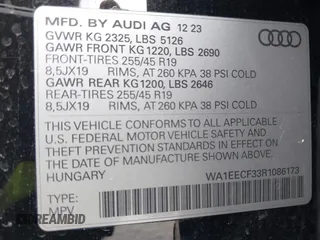 2024 Audi Q3 S line Premium Plus z VIN WA1EECF33R1086173, wystawiony jako IAAI lot #41741276 z przebiegiem 8987 mil mil oraz . Historia ofert i sprzedaży dostępna na DreamBid. Obrazek 9.