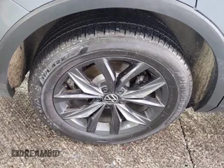 2024 Volkswagen Tiguan SE с VIN 3VV3B7AX0RM107010, выставлен на аукционе IAAI как лот 42889810 с пробегом 22 903 миль миль и . История ставок и продаж доступна на DreamBid. Изображение 40.