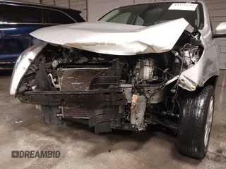 2017 Nissan Versa SV z VIN 3N1CN7AP6HK451461, wystawiony jako IAAI lot #41353549 z przebiegiem 108 075 mil mil oraz . Historia ofert i sprzedaży dostępna na DreamBid. Obrazek 6.