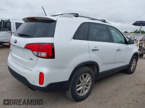 2014 Kia Sorento LX z VIN 5XYKT3A62EG533070, wystawiony jako IAAI lot #42363163 z przebiegiem 121 368 mil mil oraz . Historia ofert i sprzedaży dostępna na DreamBid. Obrazek 4.