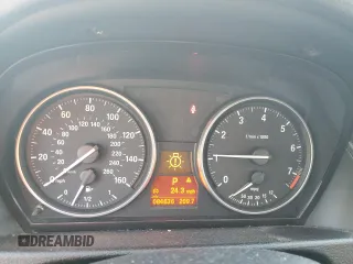 2014 BMW X1 xDrive28i z VIN WBAVL1C50EVY11864, wystawiony jako Copart lot #54181865 z przebiegiem 84 636 mil mil oraz Szkoda całkowita • Salvage title. Historia ofert i sprzedaży dostępna na DreamBid. Obrazek 9.