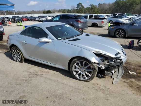 2006 Mercedes-Benz SLK-Class 3.5L with VIN WDBWK56F56F100161, listed as a Copart auction lot 44066365 with 24,960 mi miles and Salvage Title. Bid and sale history available at carsss.com. Image 4.