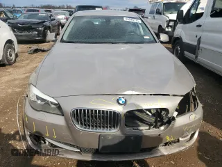 2013 BMW 5 Series 528i xDrive z VIN WBAXH5C51DD110966, wystawiony jako Copart lot #53949115 z przebiegiem 128 708 mil mil oraz Szkody całkowita. Historia ofert i sprzedaży dostępna na DreamBid. Obrazek 5.