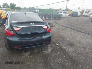2013 Hyundai Sonata Limited z VIN 5NPEC4AC4DH694343, wystawiony jako IAAI lot #42493675 z przebiegiem 132 551 mil mil oraz . Historia ofert i sprzedaży dostępna na DreamBid. Obrazek 18.