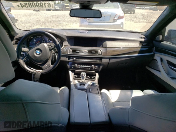 2013 BMW M5 z VIN WBSFV9C50DC774172, wystawiony jako Copart lot #61990854 z przebiegiem Nie podano mil oraz Szkoda całkowita • Salvage title. Historia ofert i sprzedaży dostępna na DreamBid. Obrazek 8.