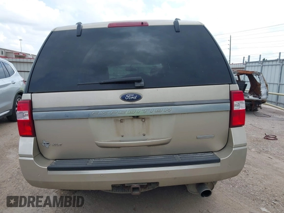 2017 Ford Expedition XLT with VIN 1FMJU1HT9HEA23638, listed as a IAAI auction lot 42130179 with Not provided miles and . Bid and sale history available at DreamBid. Image 16.