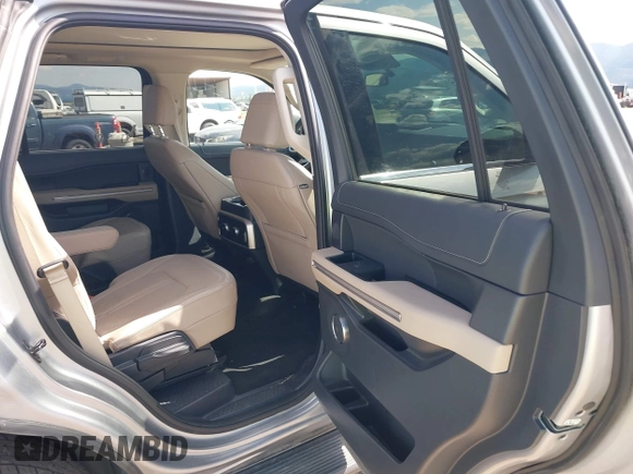 2024 Ford Expedition Limited z VIN 1FMJU2A82REA47518, wystawiony jako IAAI lot #42722089 z przebiegiem 50 101 mil mil oraz . Historia ofert i sprzedaży dostępna na DreamBid. Obrazek 8.
