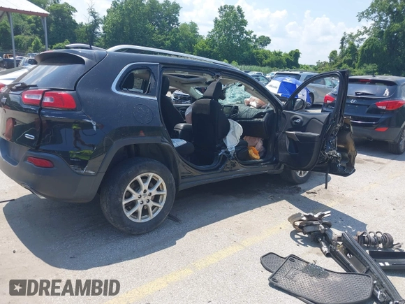 2017 Jeep Cherokee Latitude z VIN 1C4PJMCS1HW622700, wystawiony jako IAAI lot #42586767 z przebiegiem 174 832 mil mil oraz . Historia ofert i sprzedaży dostępna na DreamBid. Obrazek 4.