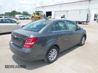 2017 Chevrolet Sonic LT z VIN 1G1JD5SH6H4125266, wystawiony jako IAAI lot #42354200 z przebiegiem 139 344 mil mil oraz . Historia ofert i sprzedaży dostępna na DreamBid. Obrazek 4.