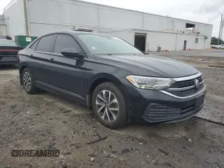 2024 Volkswagen Jetta S with VIN 3VW5M7BU8RM027831, listed as a Copart auction lot 58530865 with 32,283 mi miles and Salvage title. Bid and sale history available at DreamBid. Image 4.