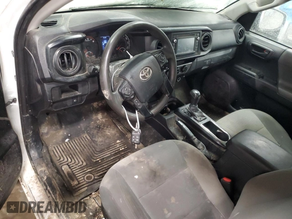 2018 Toyota Tacoma SR z VIN 5TFSX5EN0JX059029, wystawiony jako Copart lot #44250335 z przebiegiem 178 386 mil mil oraz Czysty tytuł • Clean title. Historia ofert i sprzedaży dostępna na DreamBid. Obrazek 8.