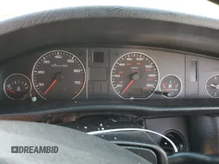 1998 Audi A6 z VIN WAUJC84A0WN001123, wystawiony jako Copart lot #85445164 z przebiegiem Nie podano mil oraz Szkoda całkowita • Salvage title. Historia ofert i sprzedaży dostępna na DreamBid. Obrazek 9.
